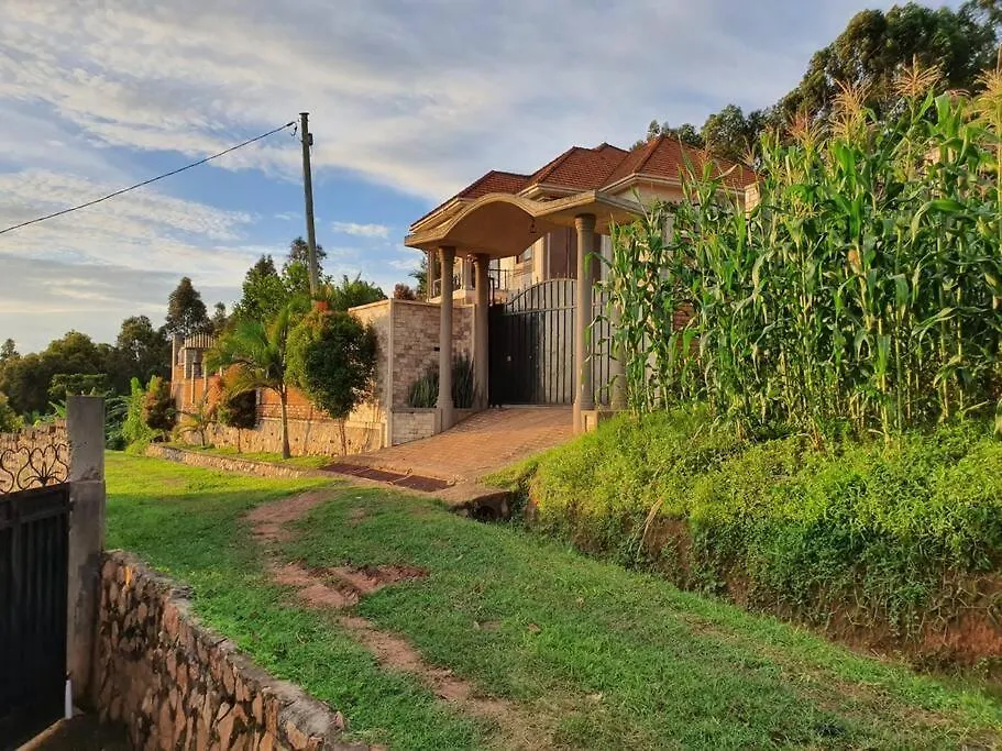 Cheerful 3 Bedroom House With Ample Parking Space. Kampala Feriehus